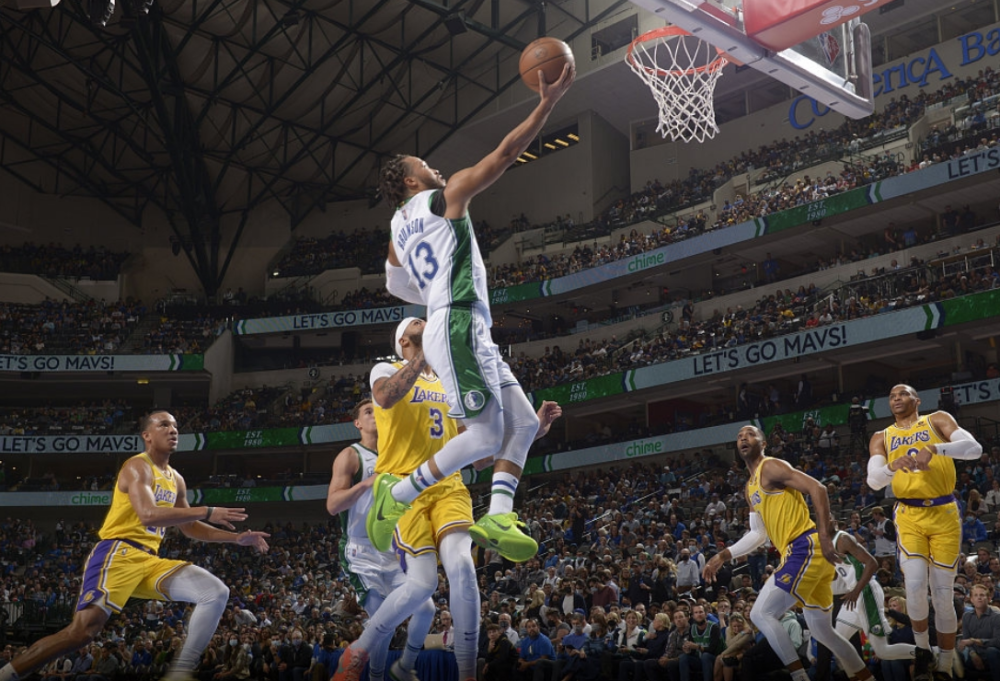  巴斯蒂亚定位球防守漏人，致命失误葬送好局